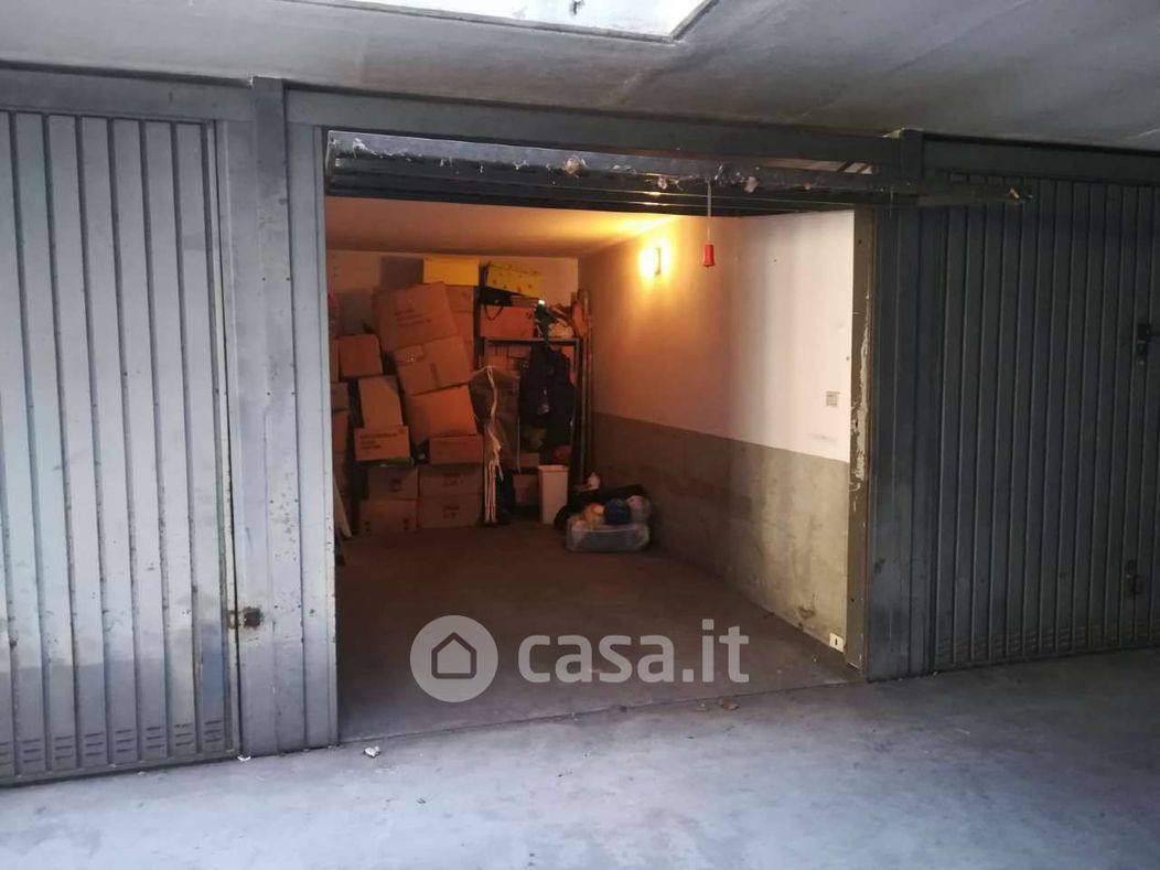 Garage/Posto auto in Vendita in Via S. Denis 13 a Cinisello Balsamo
