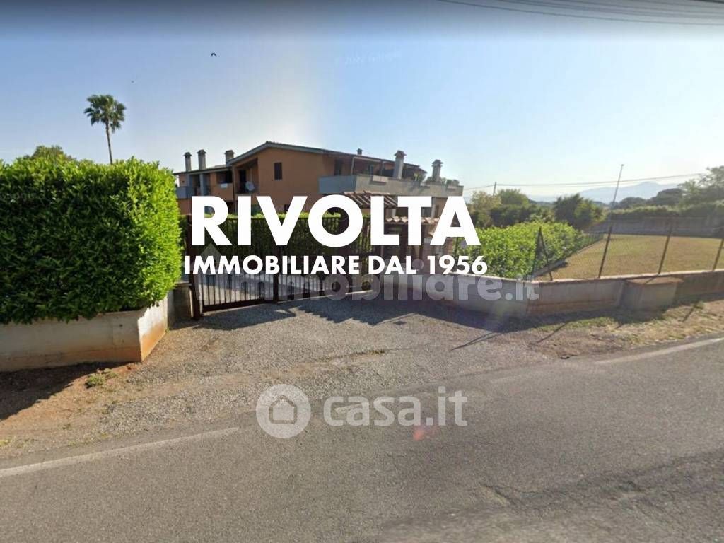 Appartamento in Vendita in Via Cantinella 10 a Roma