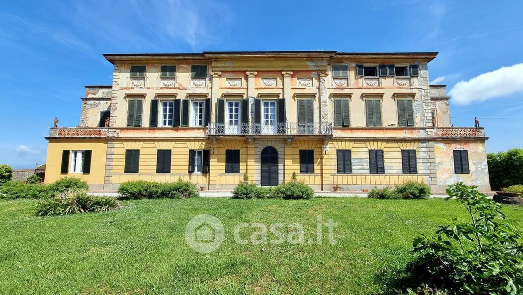 Villa in Vendita in a Capannori