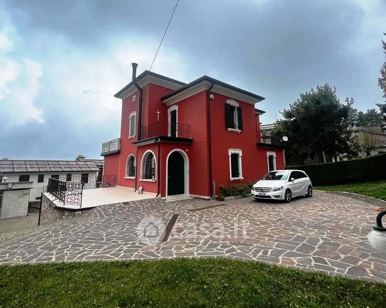 Villa in Vendita in Via carlo ederle 7 a Bosco Chiesanuova