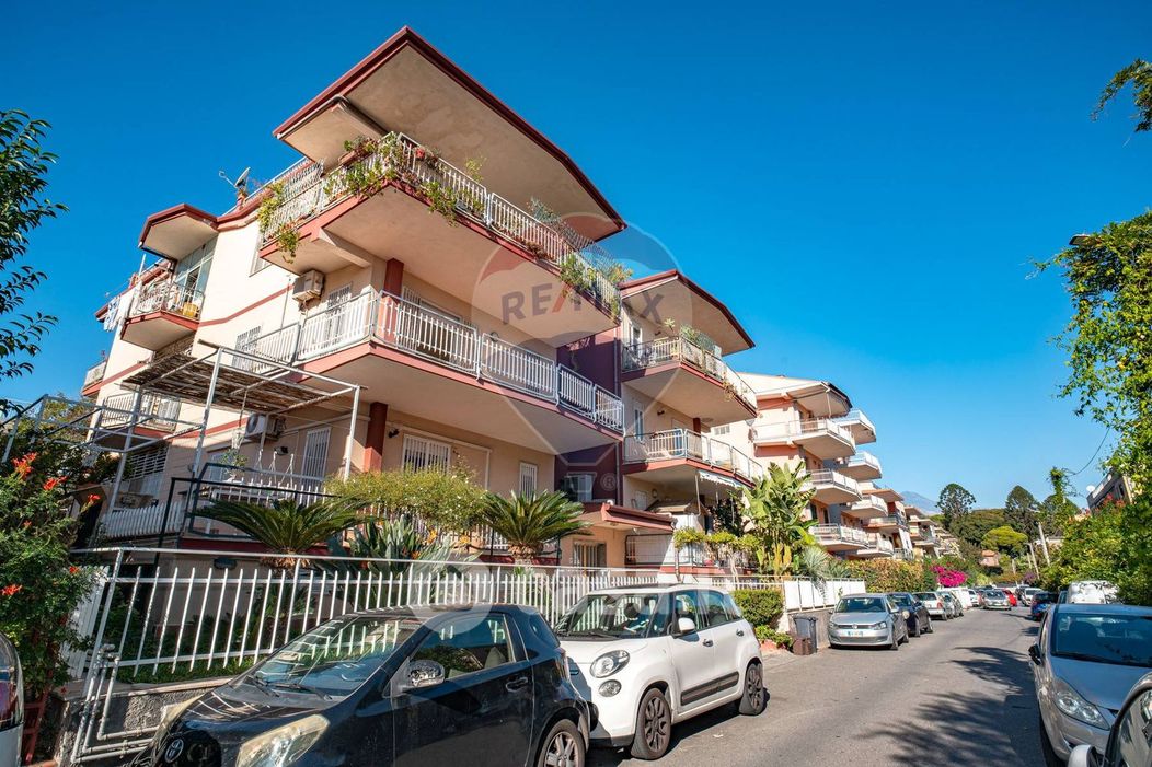 Appartamento in Vendita in Via Luigi Sturzo 24 a Sant'Agata li Battiati