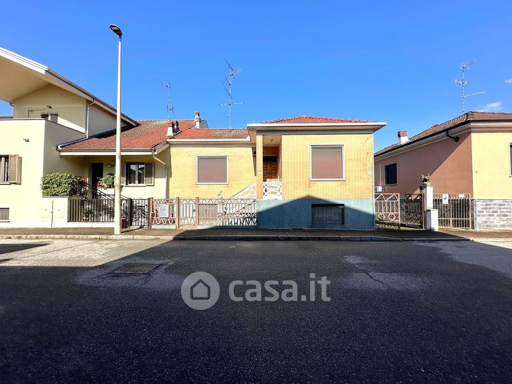 Casa indipendente in Vendita in Via San Germano 10 a Vercelli