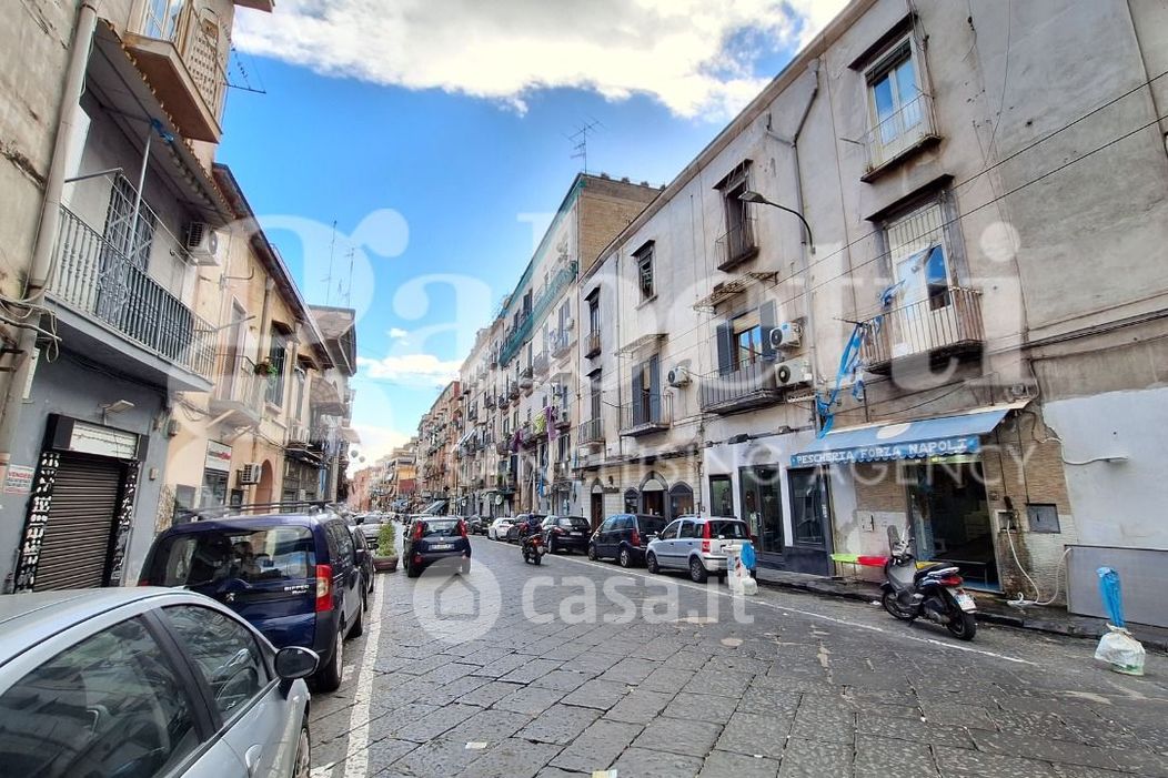 Appartamento in Vendita in Via San Giovanni e Paolo a Napoli