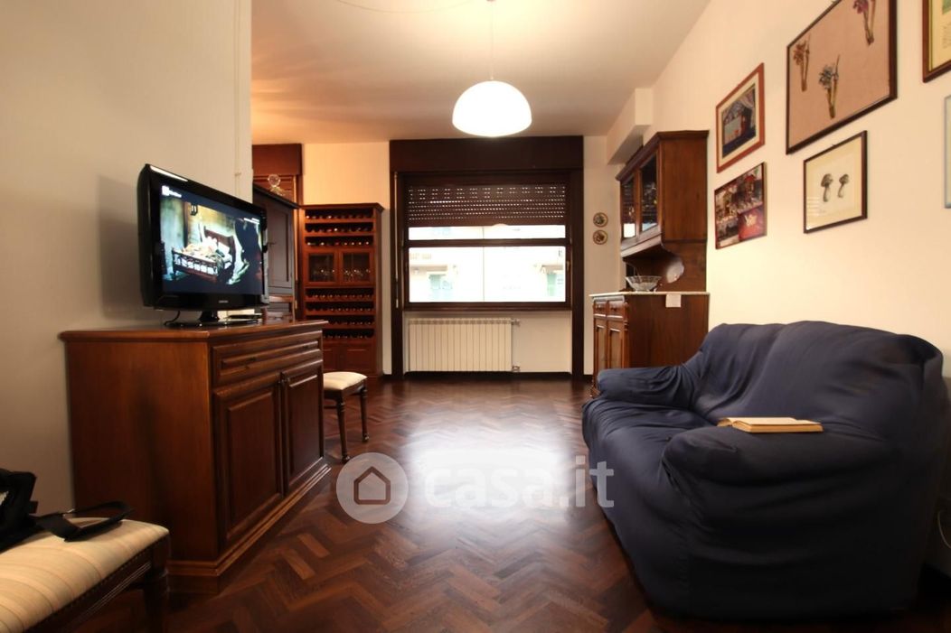Appartamento in Vendita in Via Augusto Passaglia 55100 a Lucca