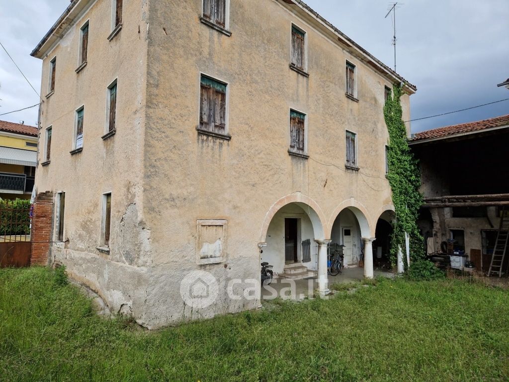 Villa in Vendita in Via Roma a Chiuppano