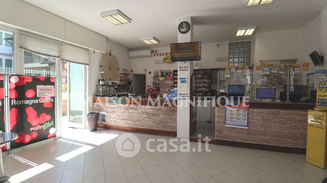 Negozio/Locale commerciale in Vendita in Viale Giacomo Leopardi 16 a Comacchio