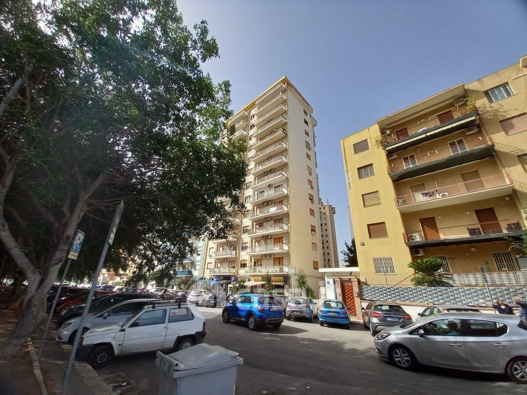 Appartamento in Vendita in Via Croce Rossa 130 a Palermo