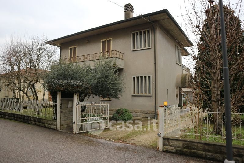 Casa Bi/Trifamiliare in Vendita in Via Arola 4 a Forlì