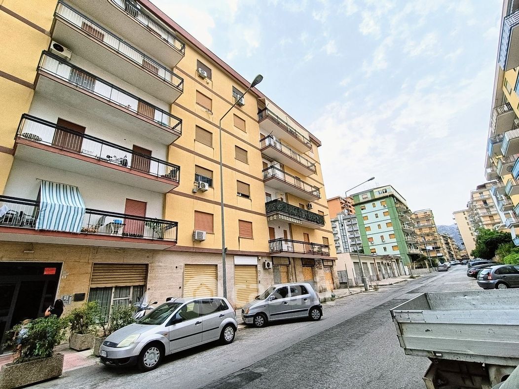 Appartamento in Vendita in Via A. Albricci Generale 28 a Palermo
