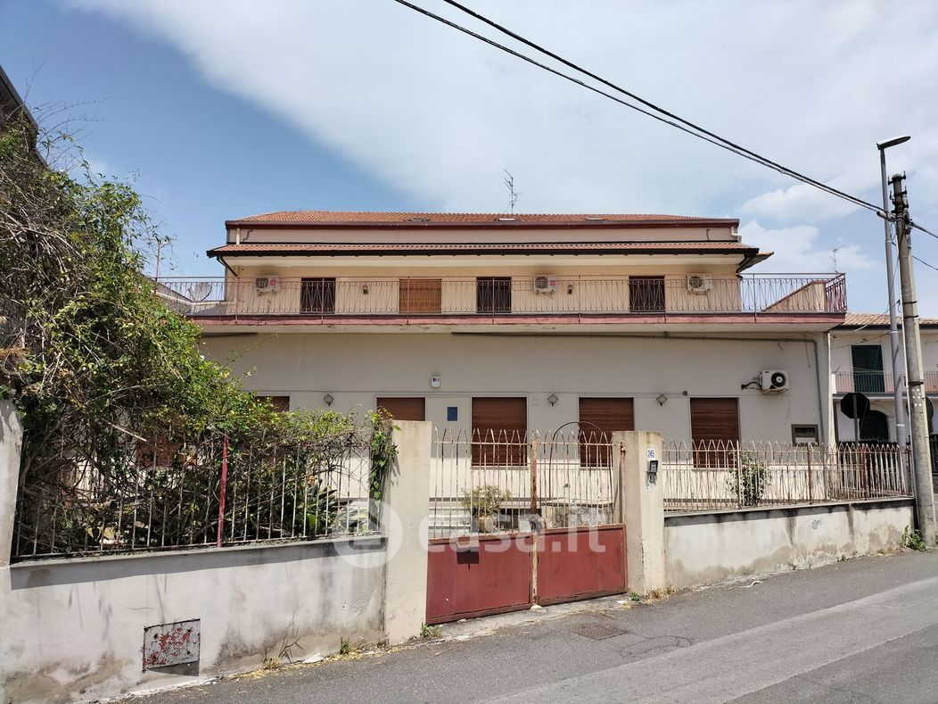 Villa in Vendita in Via Manzoni a Aci Bonaccorsi