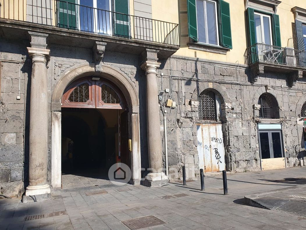 Negozio/Locale commerciale in Affitto in Riviera di Chiaia 66 a Napoli