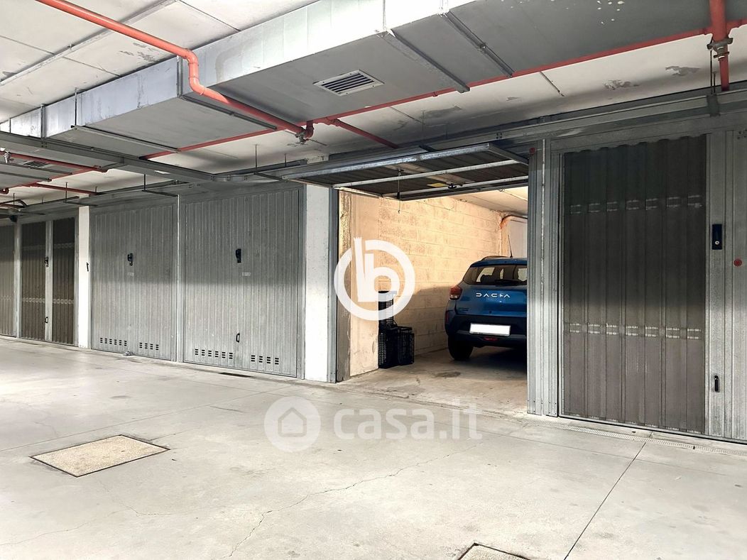Garage/Posto auto in Affitto in Viale Angelo Masini 26 a Bologna