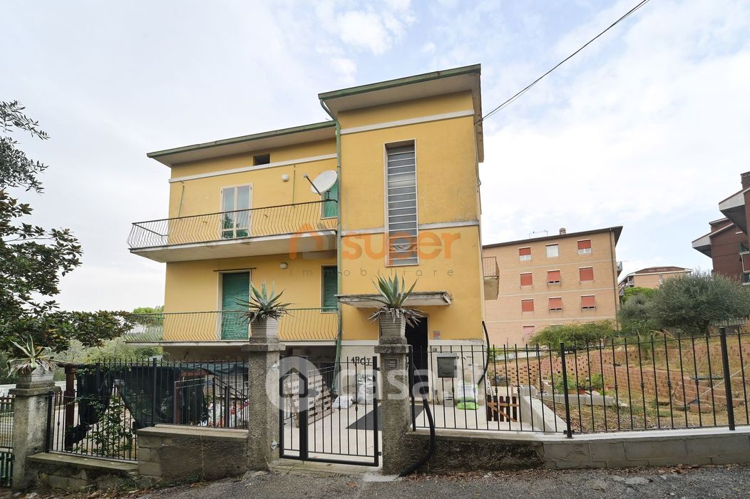 Appartamento in Vendita in Via Francesco Petrarca 75 a Perugia