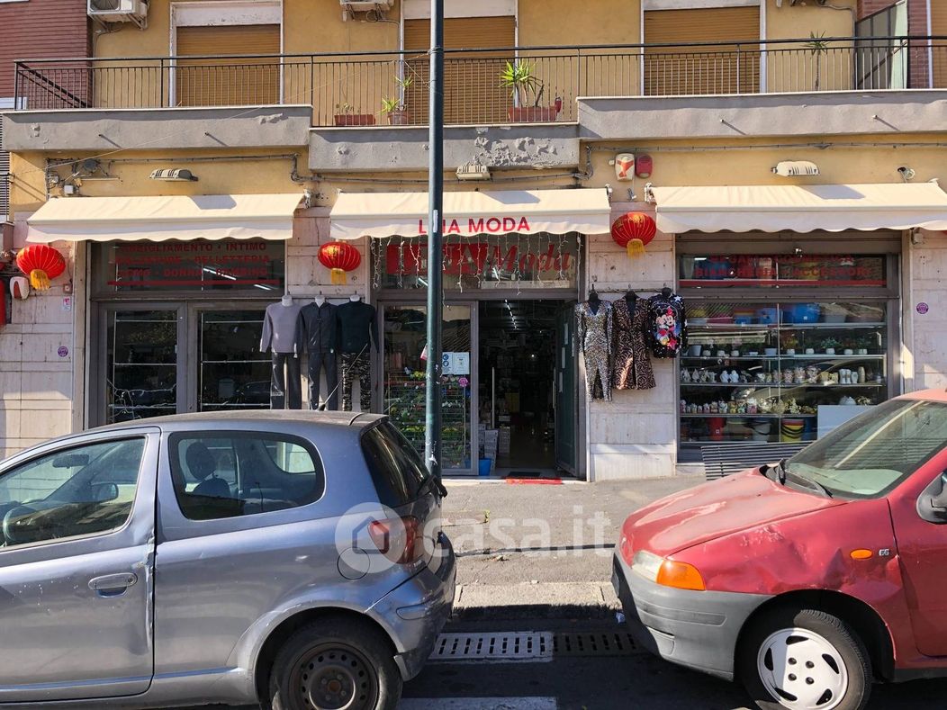 Negozio/Locale commerciale in Vendita in Viale Vittorio Veneto 329 a Catania