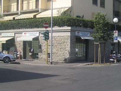 Negozio/Locale commerciale in Affitto in Via Libero Andreotti a Firenze