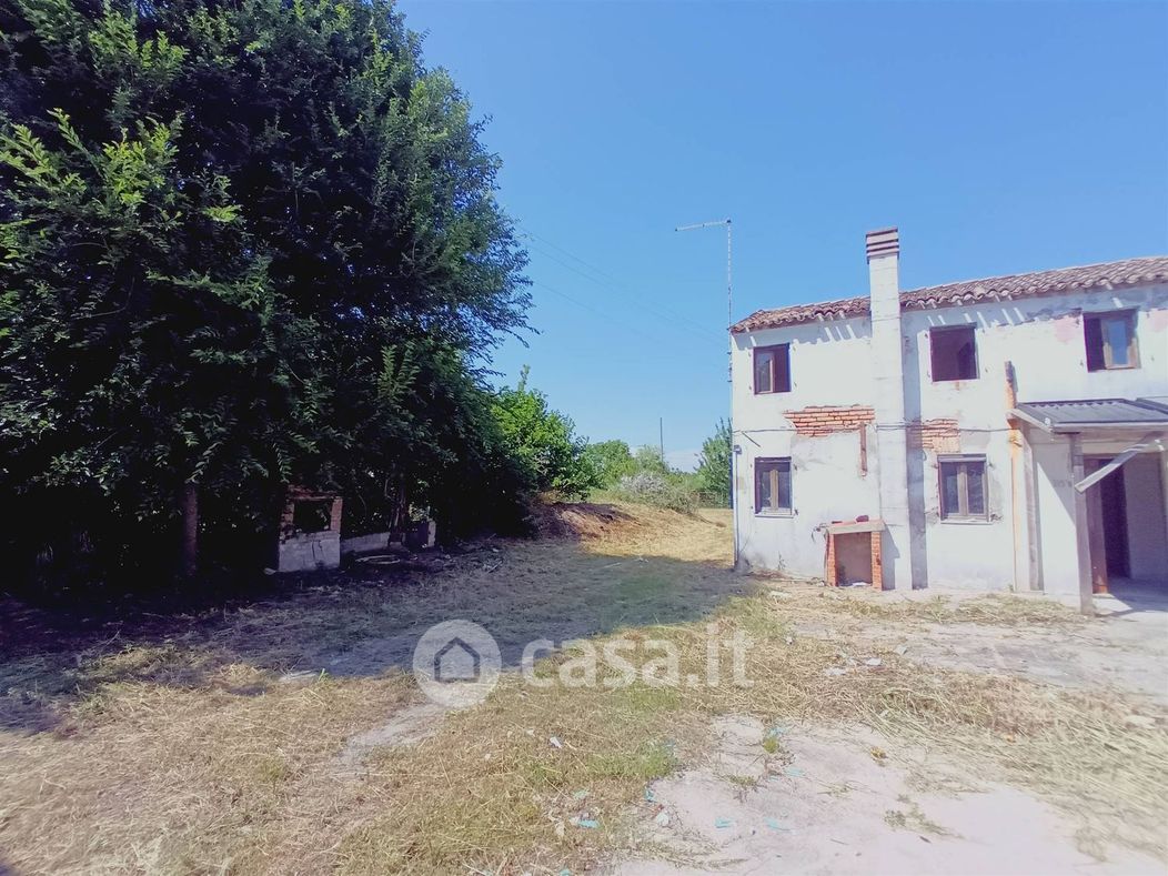 Casa Bi/Trifamiliare in Vendita in Via Canal di Valle 315 a Chioggia