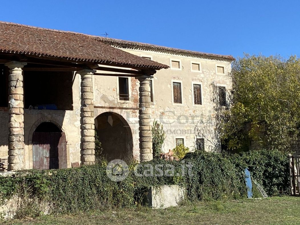 Villa in Vendita in a Lonigo