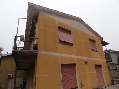 Casa indipendente in Vendita in Via Vittorio Gadolini 20 a Piacenza