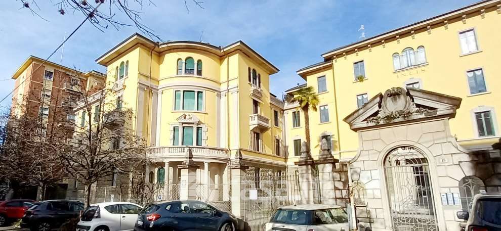 Appartamento in Vendita in Via Francesco Tamagno 19 a Varese