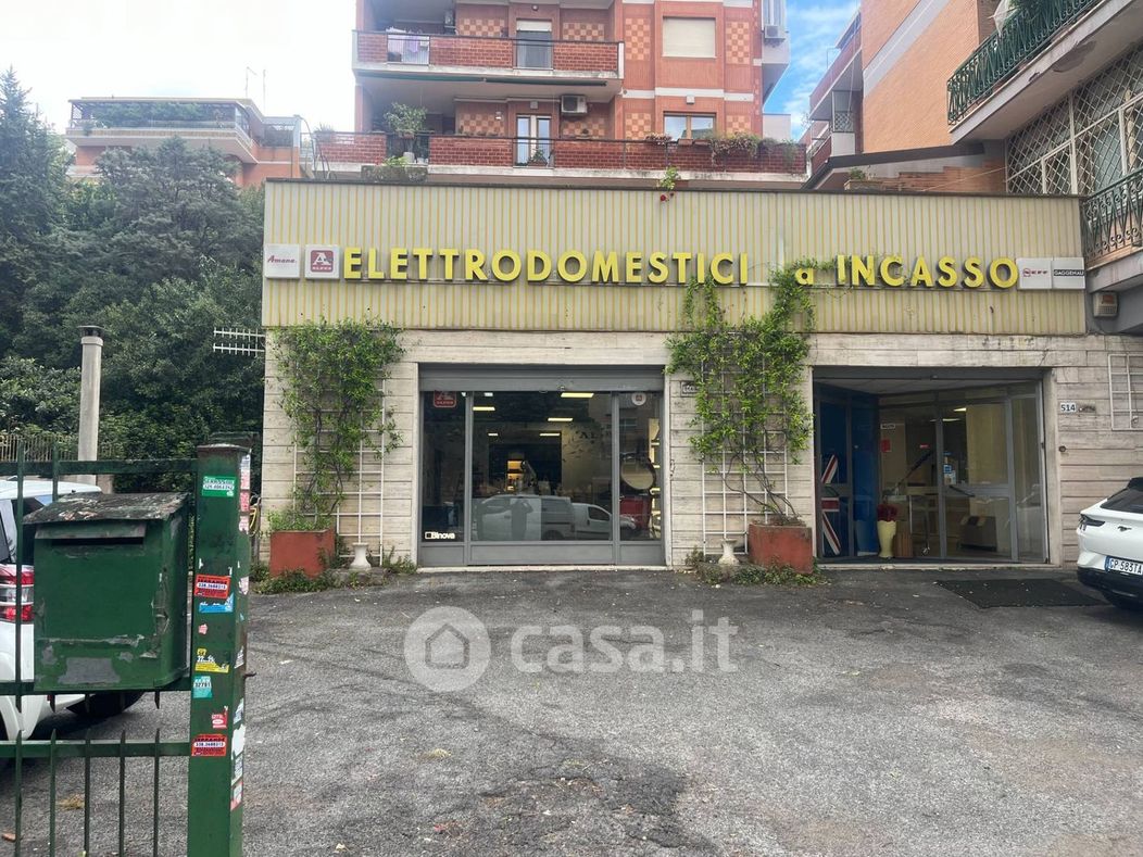 Negozio/Locale commerciale in Vendita in Via Mattia Battistini 512 a Roma