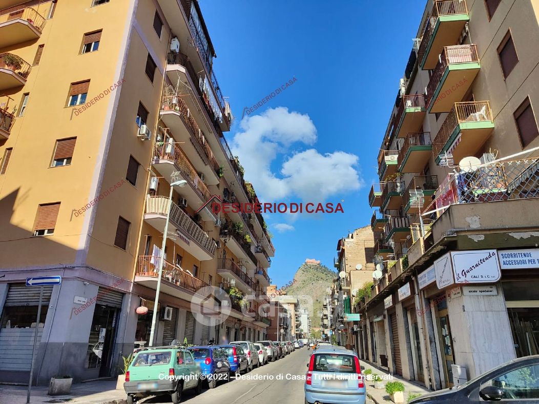 Negozio/Locale commerciale in Vendita in Via dei Cantieri 49 a Palermo