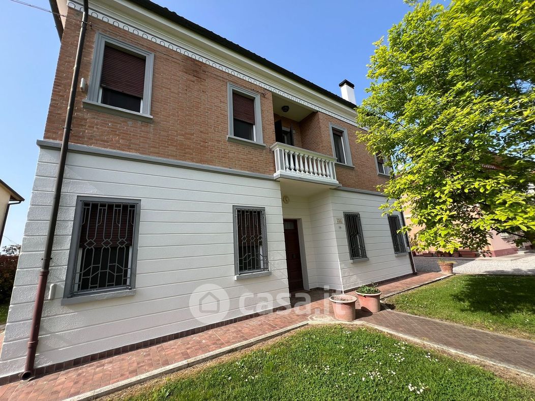 Villa in Vendita in Via Masi 378 a Ferrara