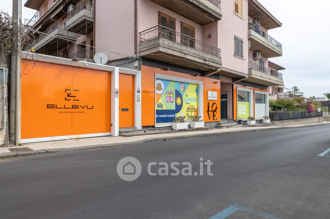 Negozio/Locale commerciale in Vendita in Via Re Martino a Aci Castello