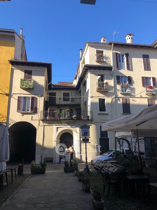 Appartamento in Vendita in Piazza del Lino a Pavia