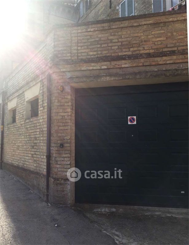 Garage/Posto auto in Affitto in Via Roma 66 a Castelfidardo
