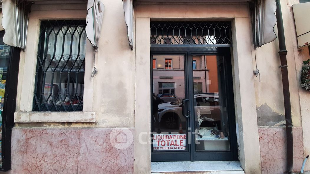 Negozio/Locale commerciale in Affitto in Via Garibaldi 15 a Isola della Scala