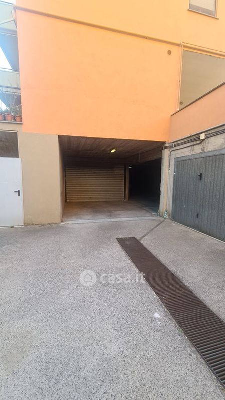 Garage/Posto auto in Vendita in Via Nicola da Guardiagrele 50 a Roma