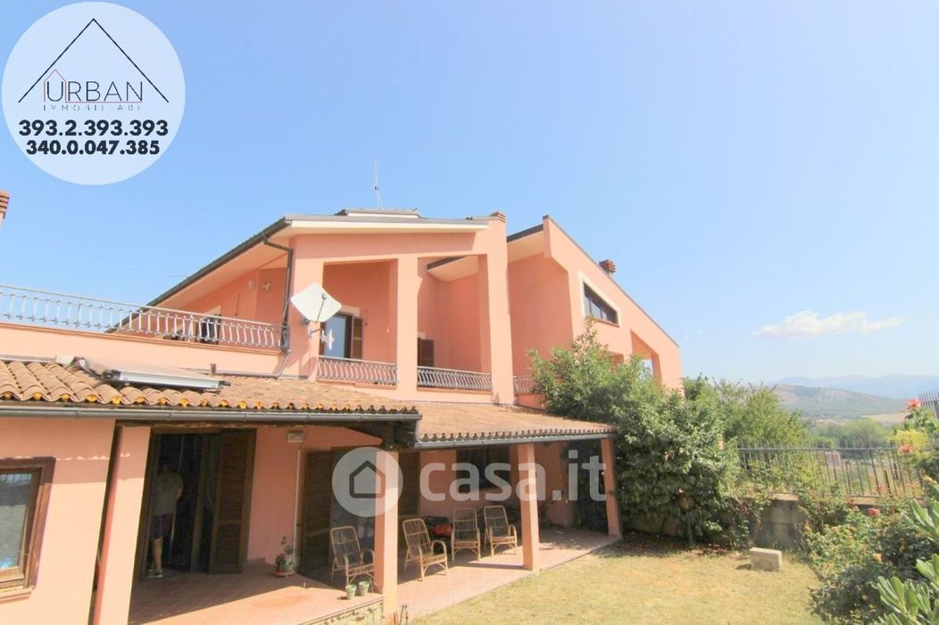 Villa in Vendita in Via Miraflores 11 a a L'Aquila
