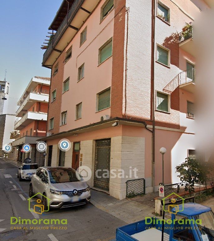 Negozio/Locale commerciale in Vendita in Via Giuseppe Mazzini 15 c a Montecatini-Terme