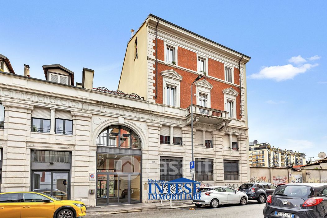 Appartamento in Vendita in Via Pier Candido Decembrio a Milano