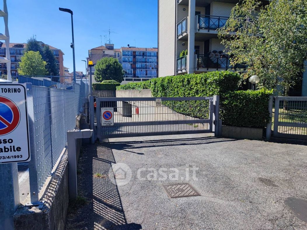 Garage/Posto auto in Vendita in Via Giovanni Servais 125 /Bis a Torino