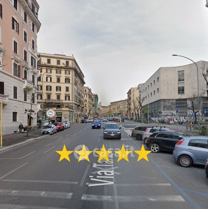 Appartamento in Vendita in Via Taranto a Roma