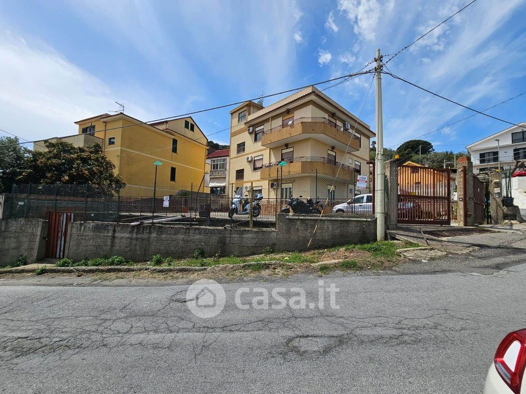 Appartamento in Vendita in Via Sivirga a Messina