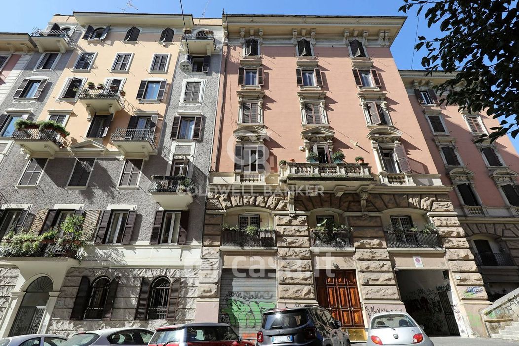 Appartamento in Vendita in Viale di Trastevere 82 a Roma