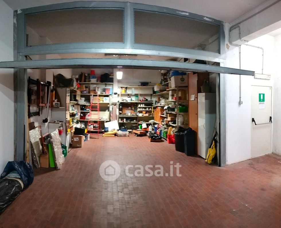 Garage/Posto auto in Vendita in Via Romana di Murcarolo 5 a Genova