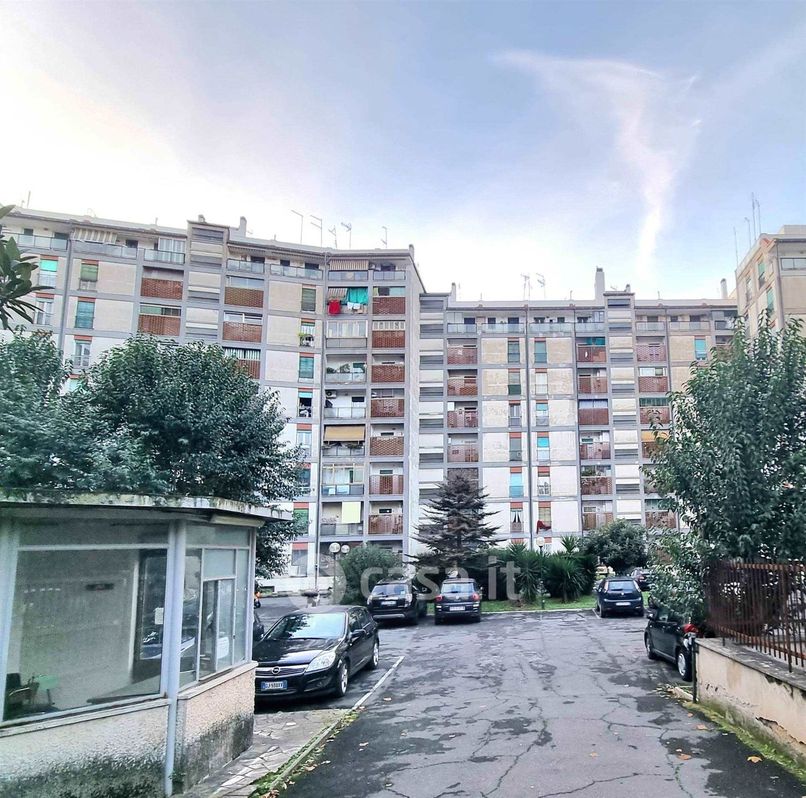 Appartamento in Vendita in Via Gabrio Casati a Roma