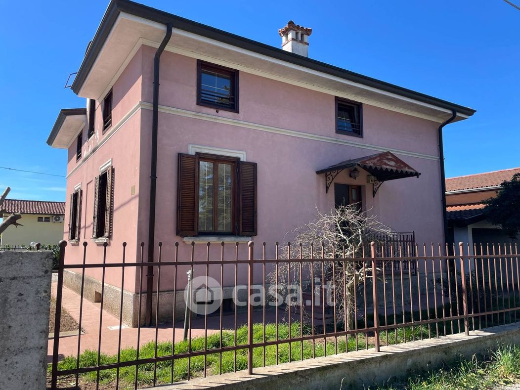 Villa in Vendita in Via Cavalleggeri di Lodi 19 a Gorizia