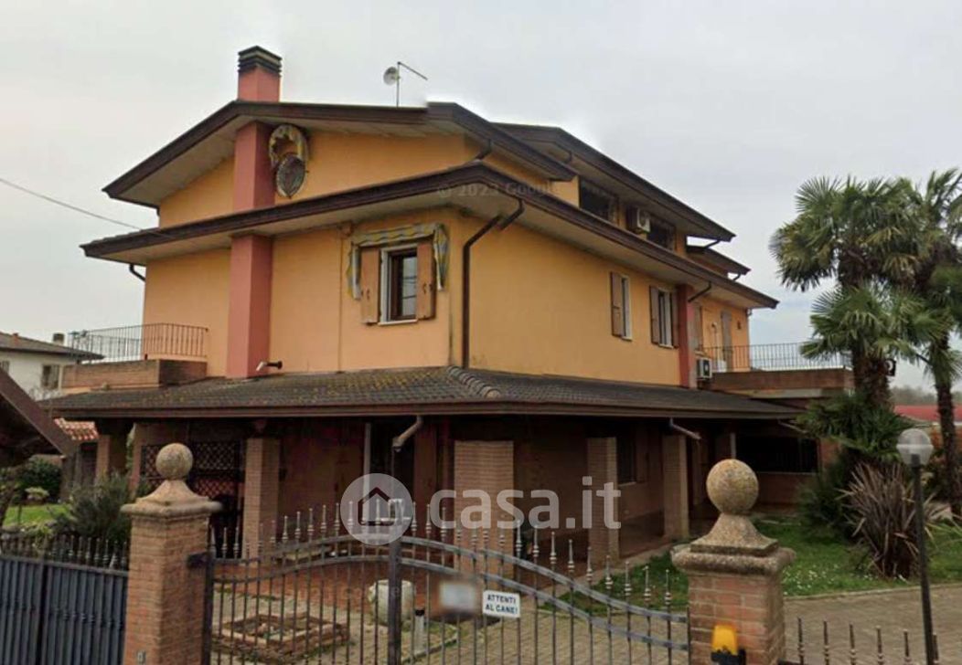 Casa Bi/Trifamiliare in Vendita in Via Castello a Correzzola