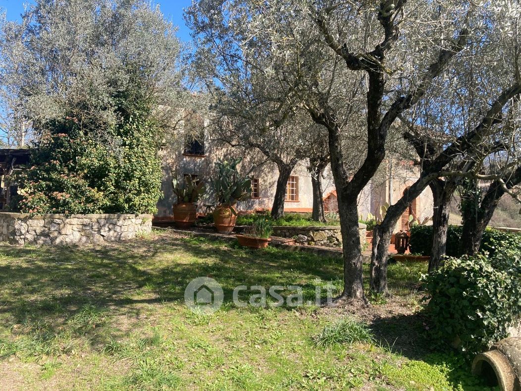 Villa in Vendita in Via della Collegiata a Calvi dell'Umbria