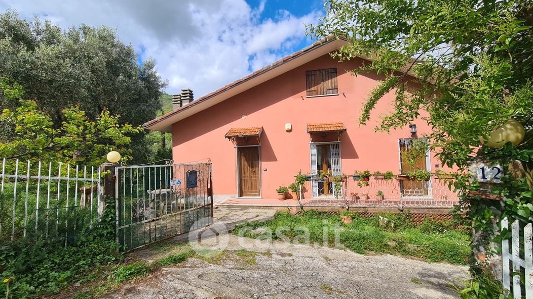 Villa in Vendita in Via Bachelet 12 a Sant'Olcese