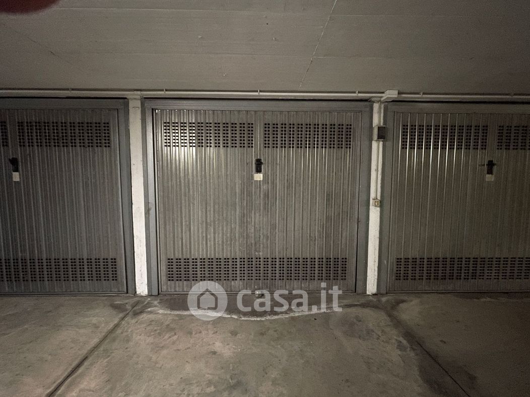 Garage/Posto auto in Vendita in Via Bruno Cassinari 26 a Milano
