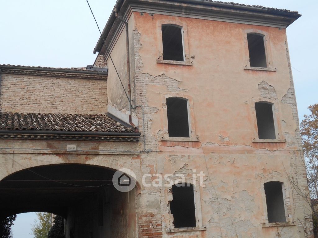 Rustico/Casale in Vendita in Via Senerchia a Parma
