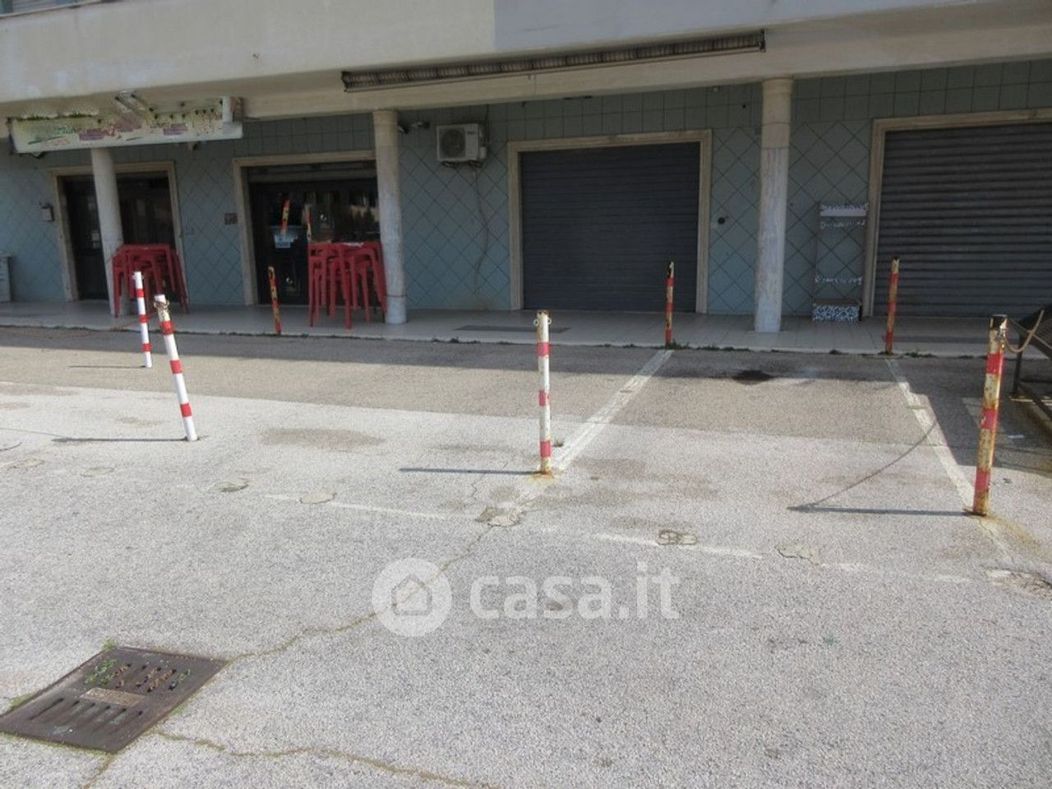 Garage/Posto auto in Vendita in Via Lago Maggiore a Pomezia