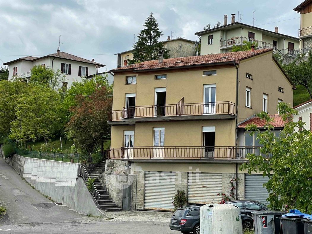 Casa indipendente in Vendita in Via Roma a Bardi