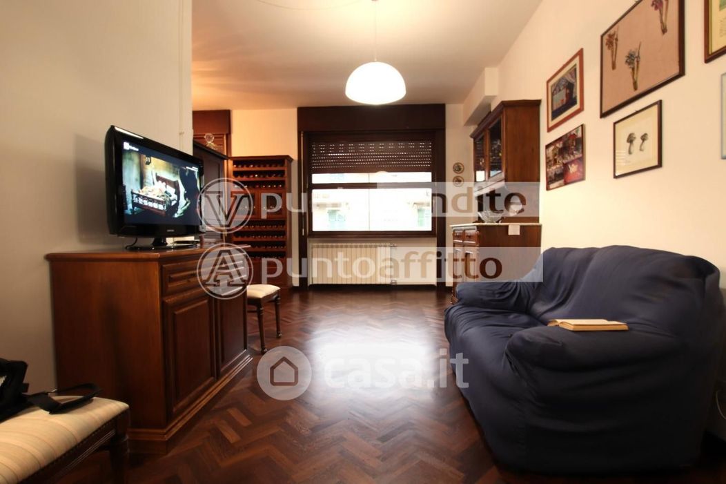Appartamento in Vendita in Via Augusto Passaglia 55100 a Lucca