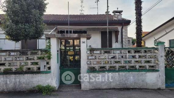 Casa Bi/Trifamiliare in Vendita in Via Carlo Goldoni 14 a Legnago